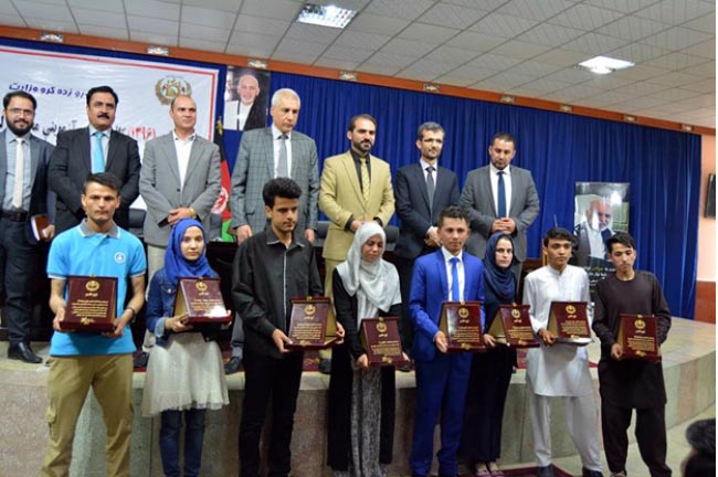 از ده شاگرد برتر امتحان کانکور ١٣٩٦  تقدير به عمل آمد